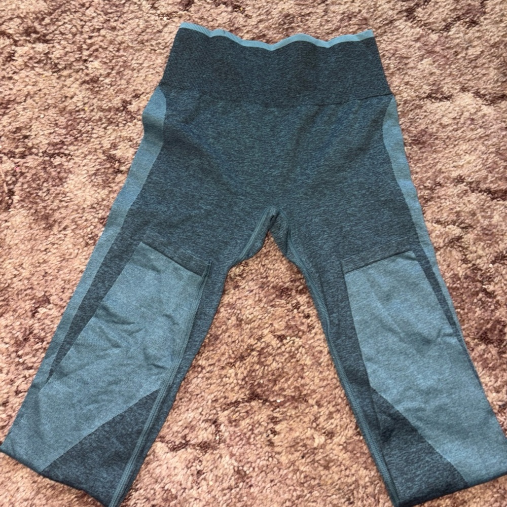 Victoria's Secret Gray and Green Leggings High-Waisted Stretch - Picture 3 of 3